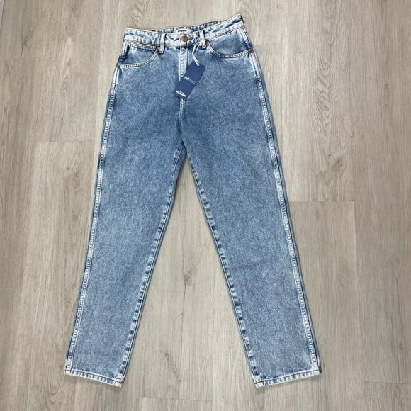 Wrangler Mom 680 High Waisted Mom Jeans Size 28x29 Light Acid Wash Tapered - Picture 1 of 3